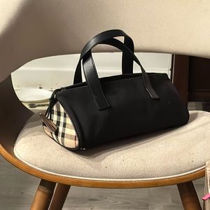 🌺SOLD SOLD‼️🔥Burberry Rare Rare Mini Boston Bag🔥